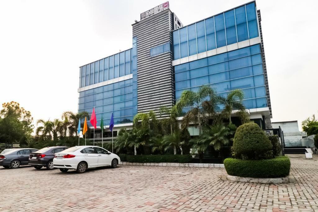 La Silver Leaf Hotell Nawāshahr Eksteriør bilde