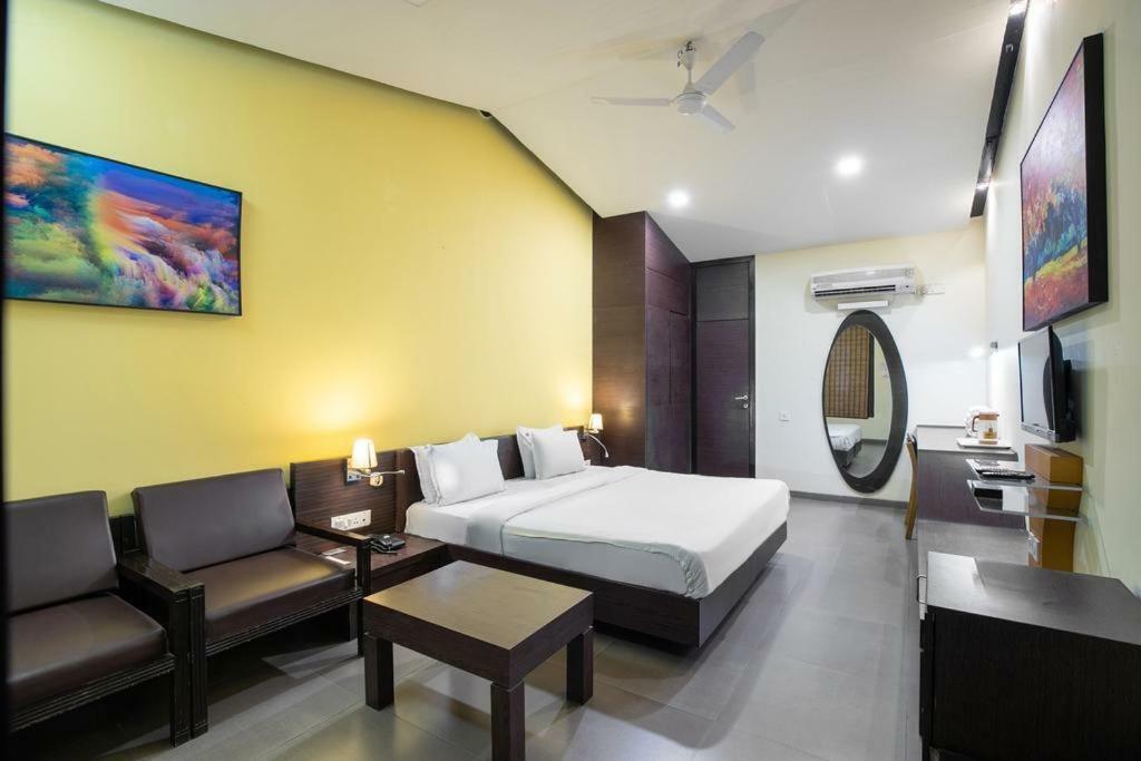 La Silver Leaf Hotell Nawāshahr Eksteriør bilde