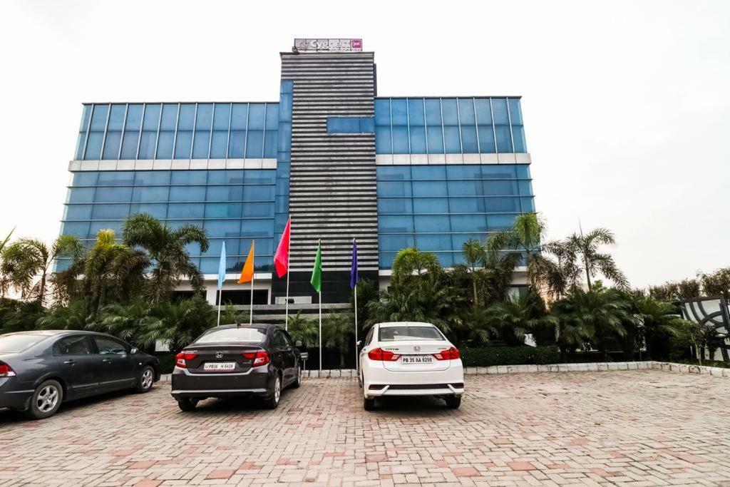 La Silver Leaf Hotell Nawāshahr Eksteriør bilde